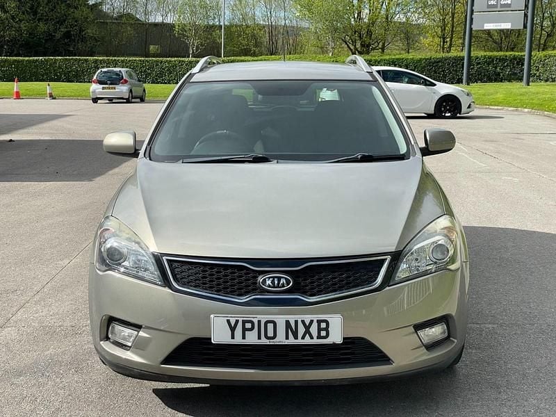 Used Kia Ceed 2010 Silver Hatchback