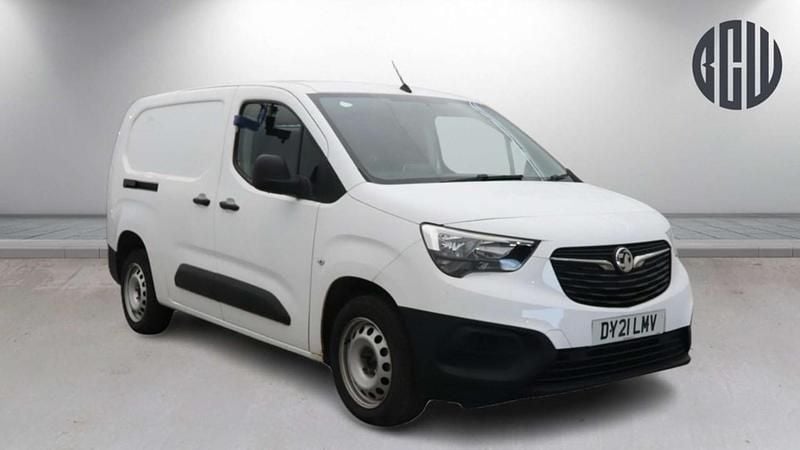 Used Vauxhall Combo Edition 100 HP (73 kW) 2021 White MPV