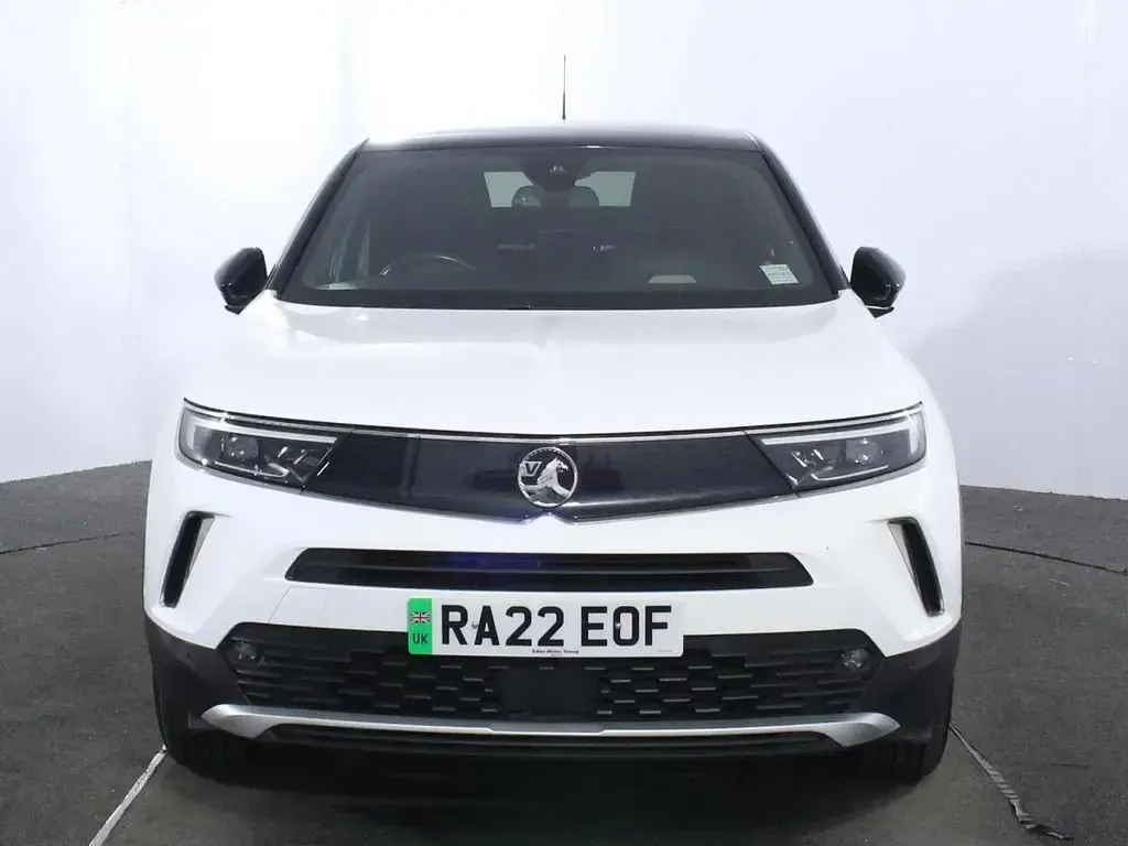 Used Vauxhall Grandland X Design Edition 130 HP (95 kW) 2022 White SUV