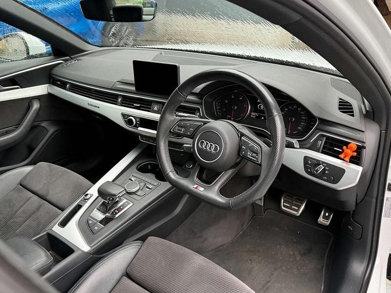 Used Audi A4 S-Line 190 HP (139 kW) 2019 White Sedan