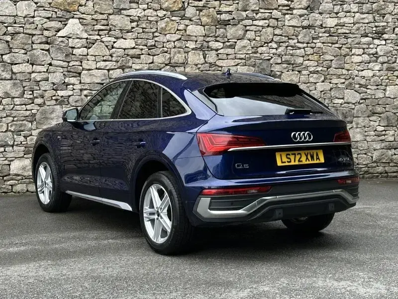 Used Audi Q5 S-Line 261 HP (191 kW) 2022 Blue SUV