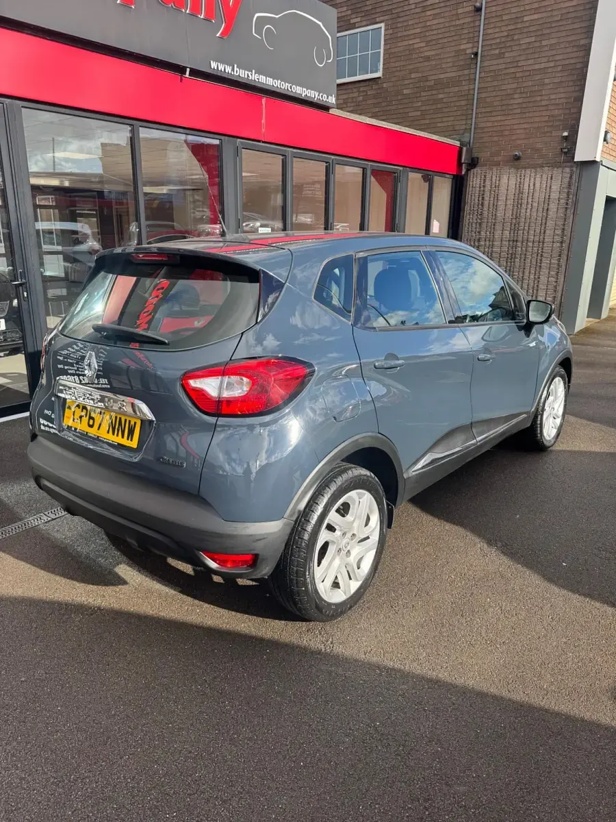Used Renault Captur Dynamique 90 HP (66 kW) 2017 Blue SUV