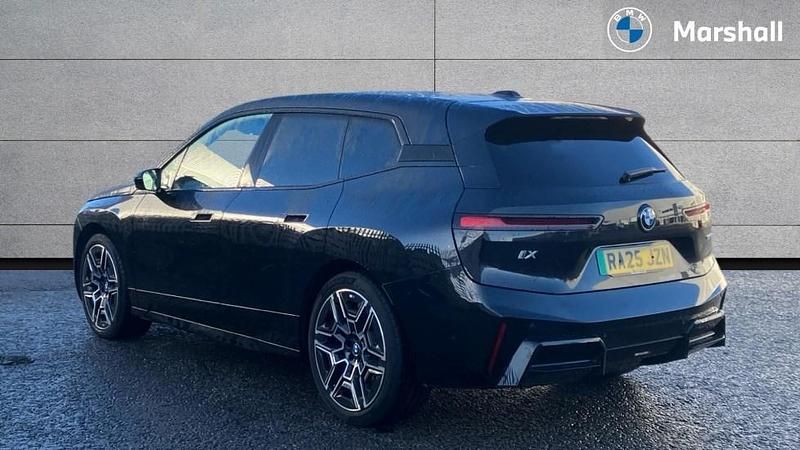 Usado BMW iX M Sport 400 kW (544 CV) 2025 Negro SUV