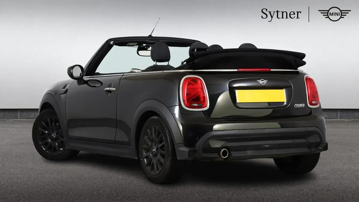 Used Mini Cooper Classic 134 HP (98 kW) 2024 Black Hatchback
