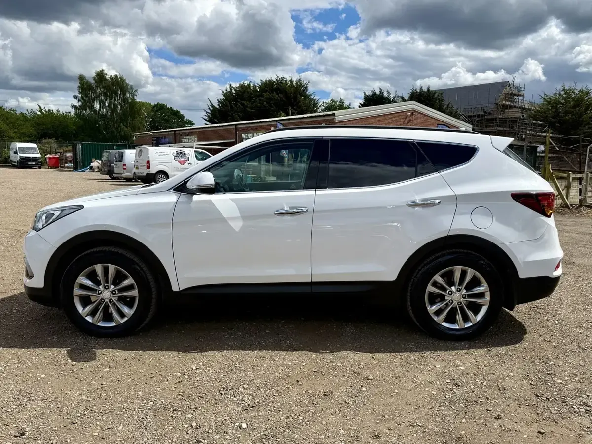 Used Hyundai Santa Fe Premium 200 HP (147 kW) 2017 White SUV