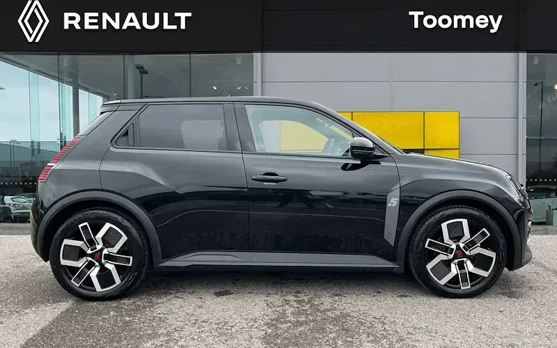 Used Renault 5 E-Tech Komfort 110 kW (150 HP) 2025 Hatchback