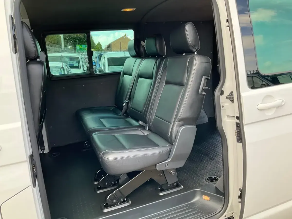 Second-hand VW Transporter Highline 204 CP (150 kW) 2017 Alb Van