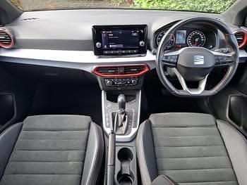 Begagnad Seat Arona FR 110 HK (80 kW) 2023 Grå SUV