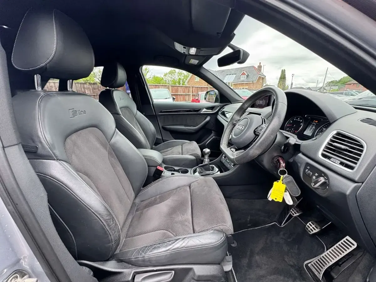 Usado Audi Q3 Black Edition 150 HP (110 kW) 2018 Prateado SUV