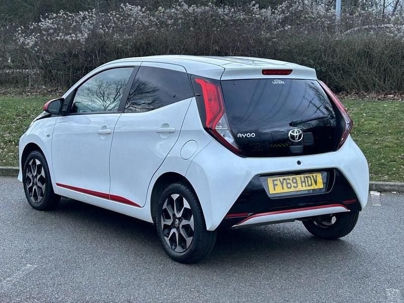 Used Toyota Aygo Trend 71 HP (52 kW) 2019 White Hatchback