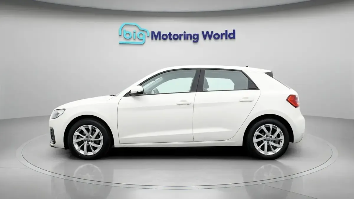 Used Audi A1 Sportback Sport 114 HP (83 kW) 2020 White Hatchback