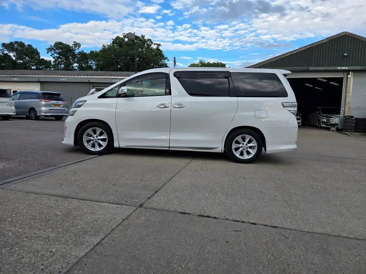Used Toyota Alphard 2010 White MPV