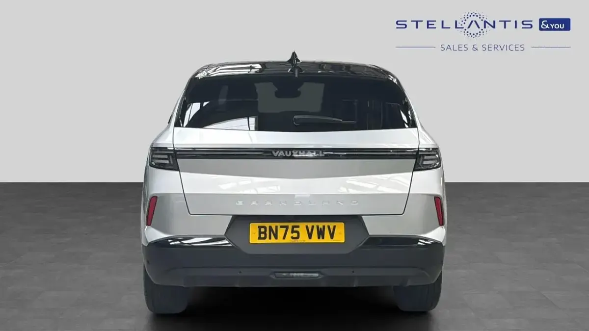 Used Vauxhall Grandland X GSe 143 HP (105 kW) 2025 Grey SUV