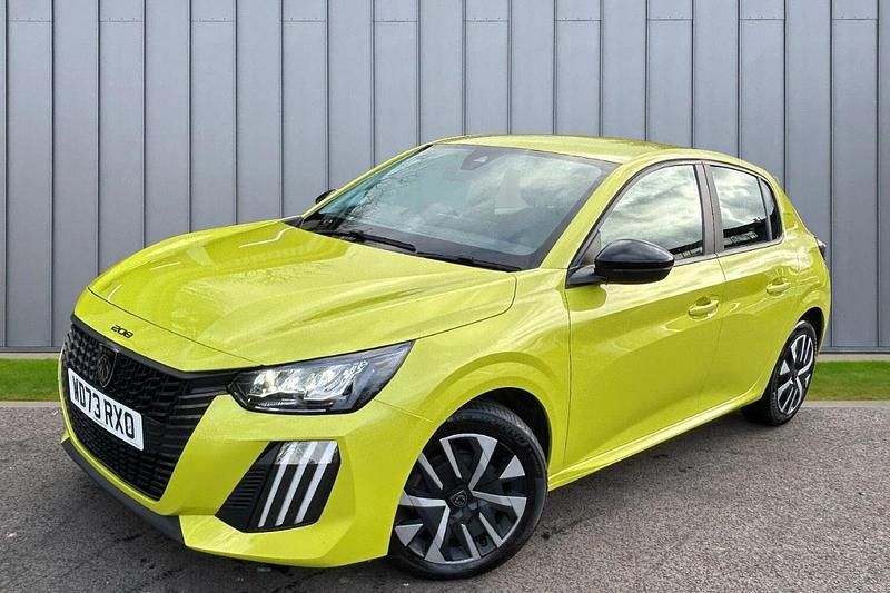 Używany Peugeot 208 Active 99 KM (72 kW) 2024 Żółty Hatchback
