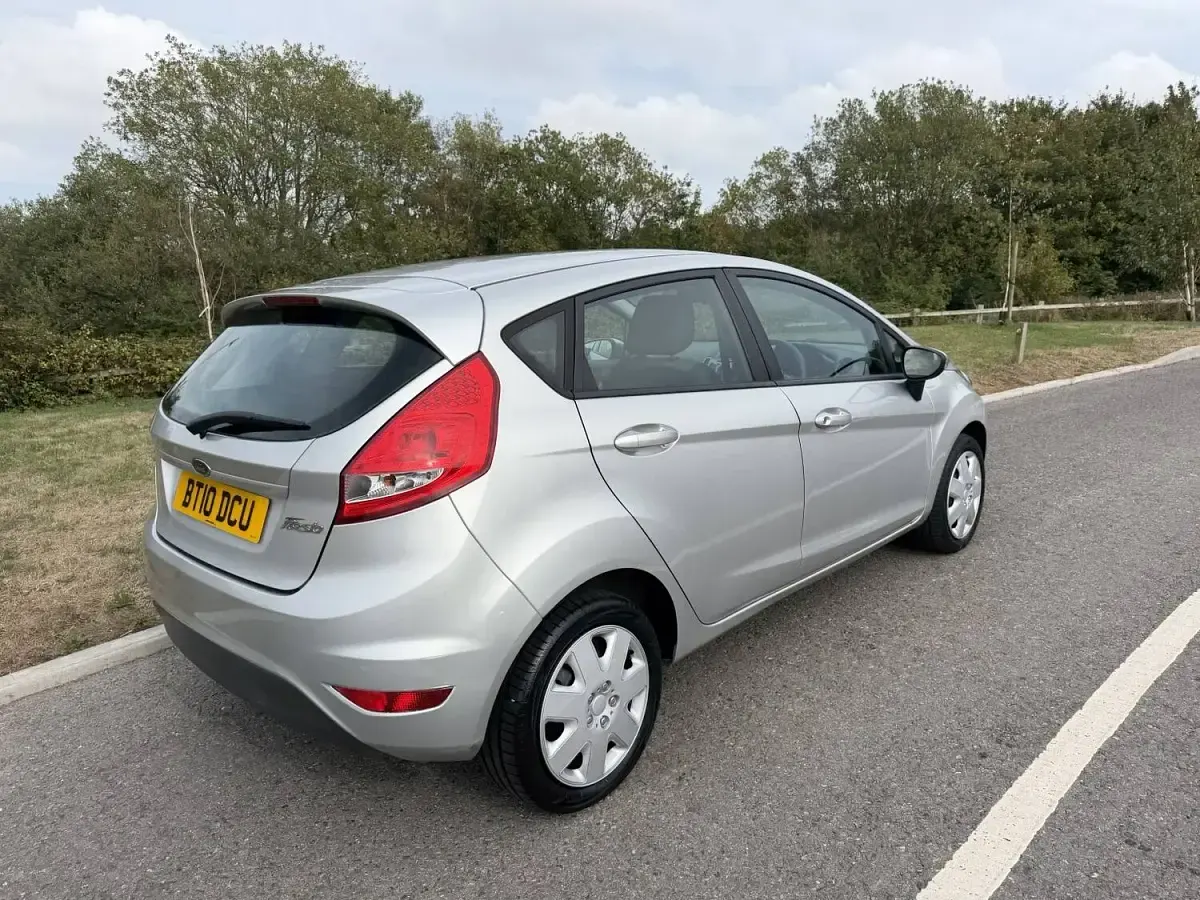 Used Ford Fiesta 80 HP (58 kW) 2010 Silver Hatchback