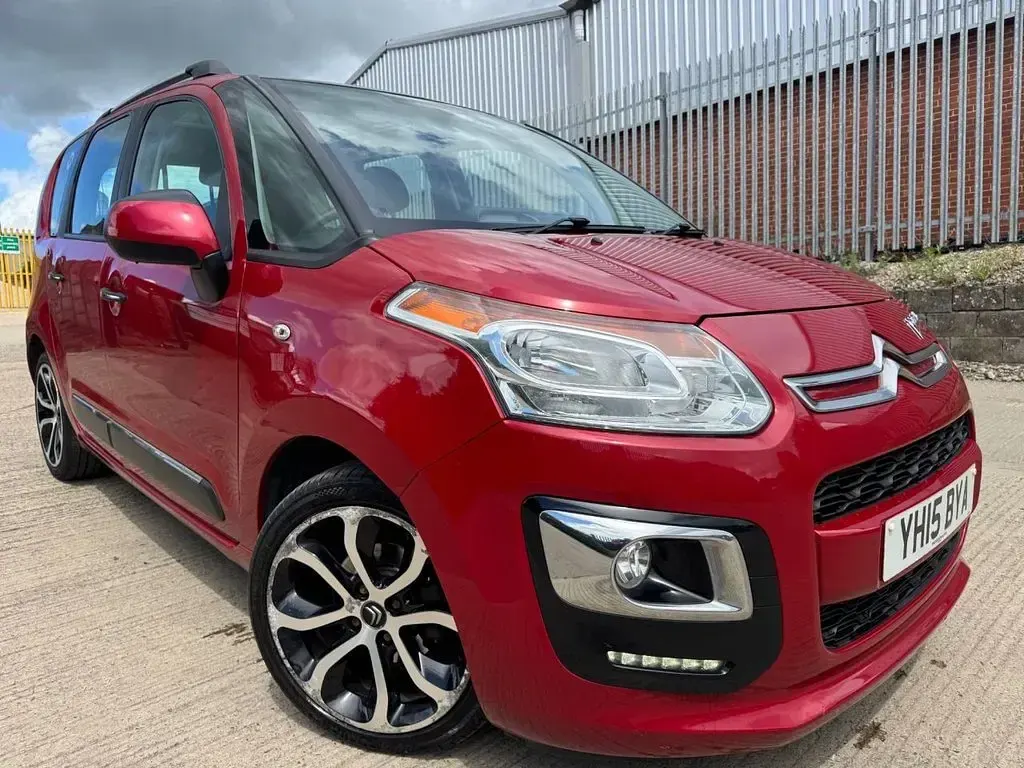 Used Citroën C3 Picasso SELECTION 90 HP (66 kW) 2015 Red MPV