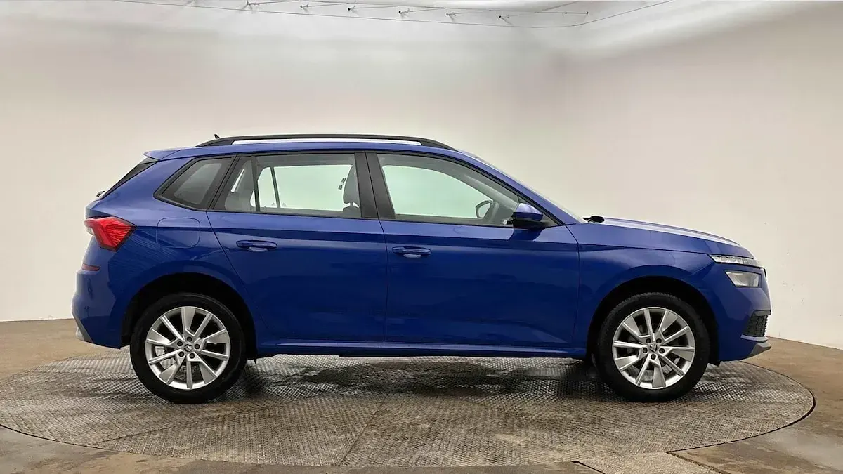 Used Skoda Kamiq SE 70 HP (51 kW) 2023 Energy blue SUV