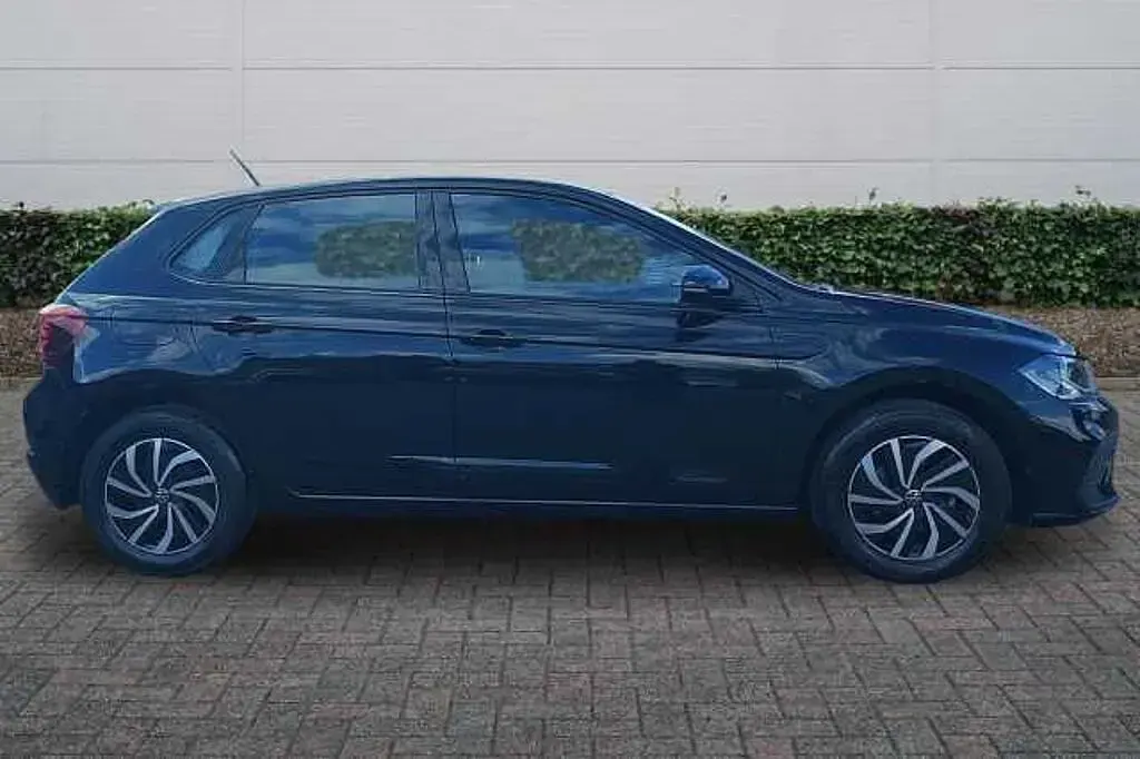 Begagnad VW Polo 95 HK (69 kW) 2024 Halvkombi