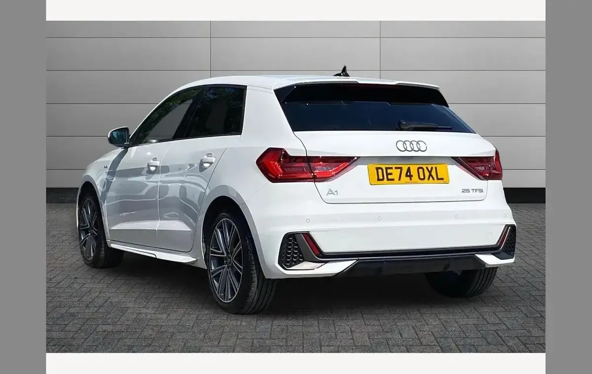 Used Audi A1 S-Line 94 HP (69 kW) 2024 White SUV
