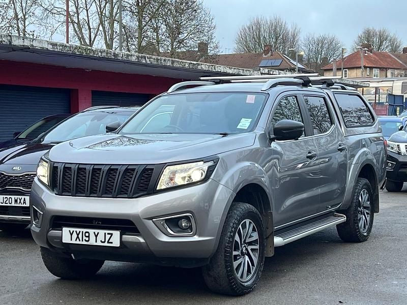 Used Nissan Navara Tekna 190 HP (139 kW) 2019 Grey Pickup