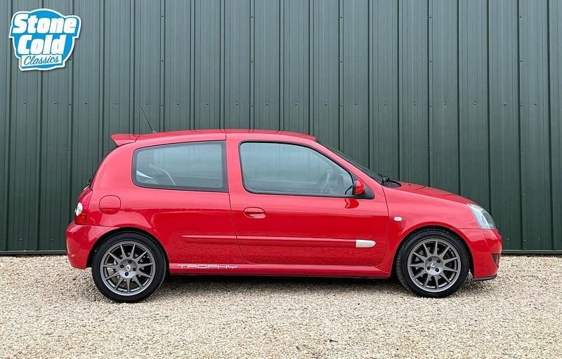 Used Renault Clio II Trophy 2005 Red Hatchback