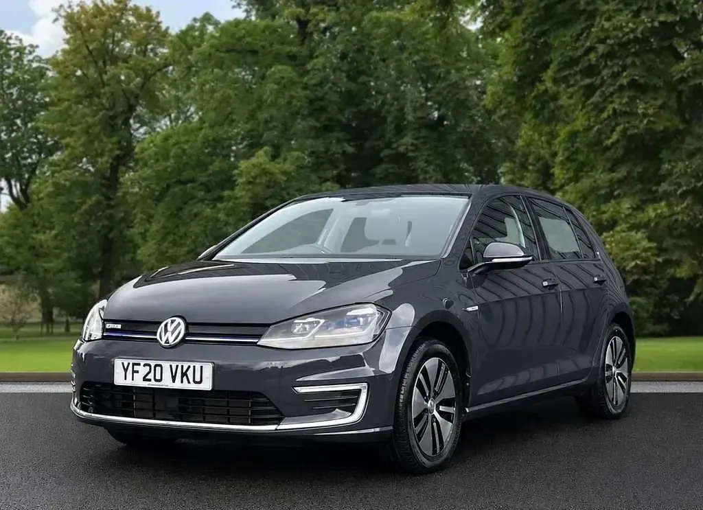 Begagnad VW e-Golf 100 kW (136 HK) 2020 Grå Halvkombi