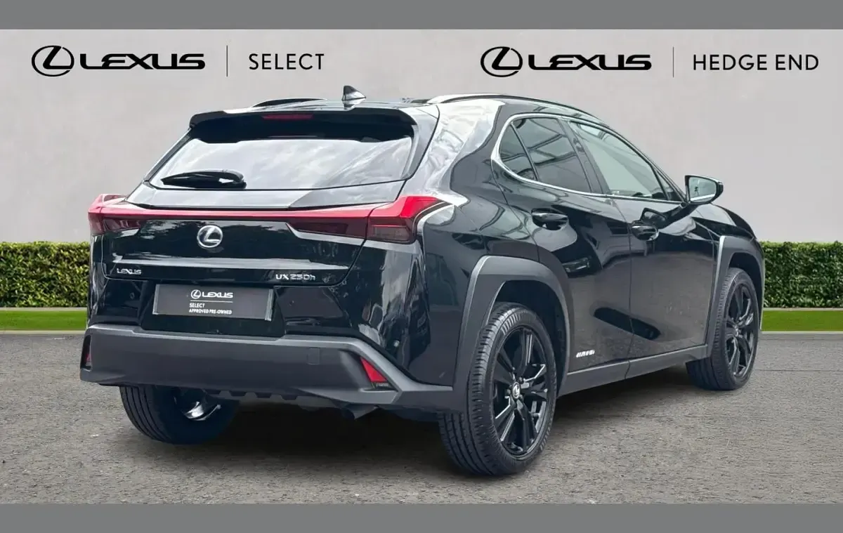 Used Lexus UX 250h 180 HP (132 kW) 2022 Black SUV