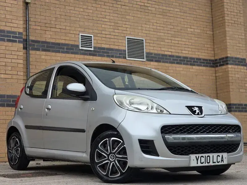 Used Peugeot 107 68 HP (50 kW) 2010 Silver Hatchback