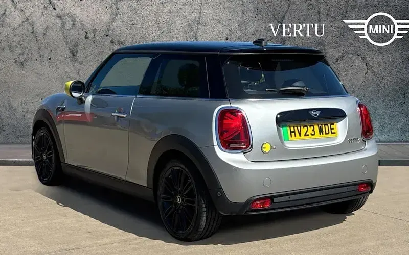 Begagnad Mini Cooper Level 2 135 kW (184 HK) 2023 Halvkombi