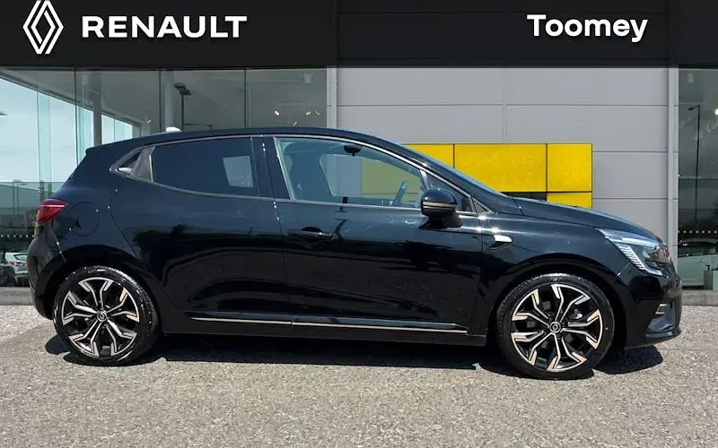 Used Renault Clio SE 140 HP (102 kW) 2022 Black  Hatchback