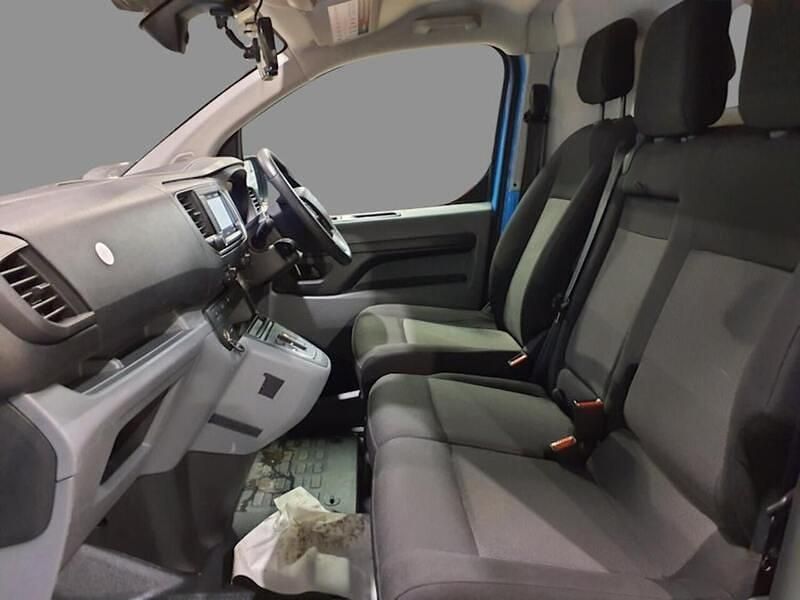 Used Vauxhall Vivaro 100 kW (136 HP) 2022 Mauve/pink MPV