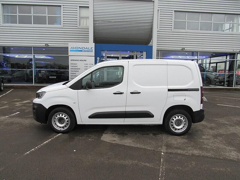 Used Peugeot Partner Premium 131 HP (96 kW) 2022 White MPV