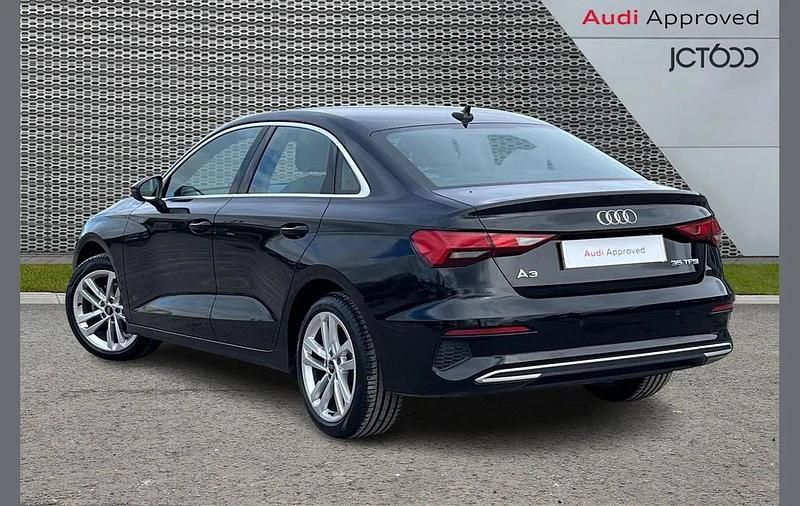 Używany Audi A3 Sport 147 KM (108 kW) 2023 Czarny Sedan/Limuzyna