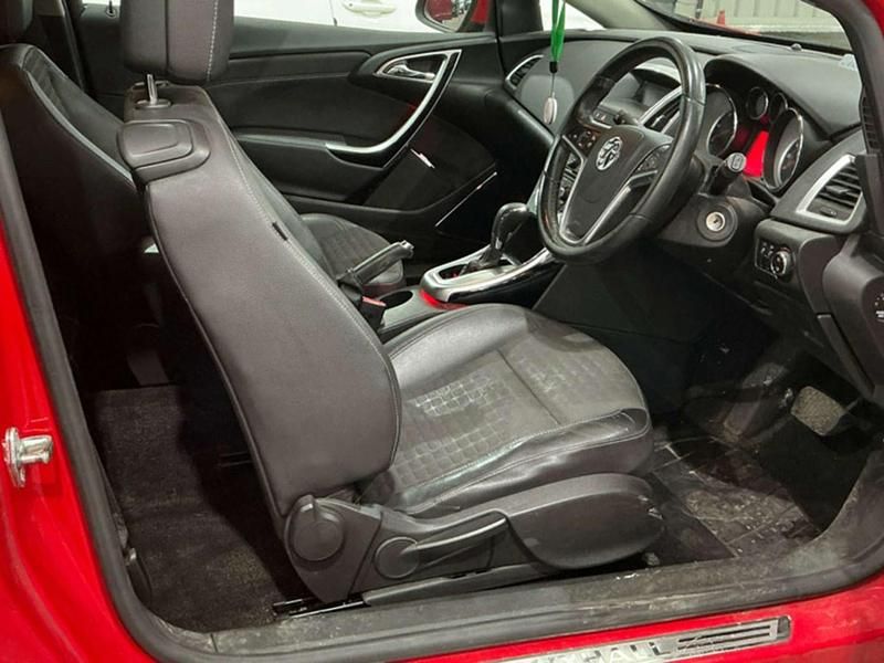 Used Vauxhall Astra GTC SRi 165 HP (121 kW) 2013 Red Coupe