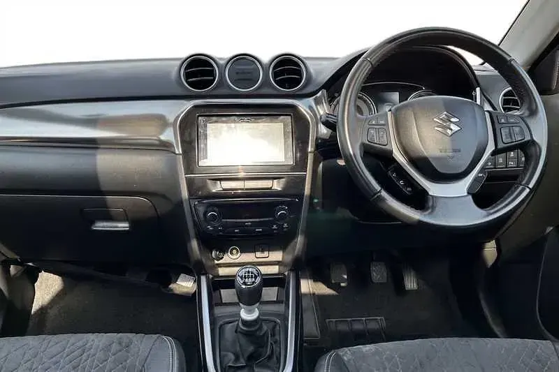 Used Suzuki Vitara SZ5 2023 Silky silver SUV