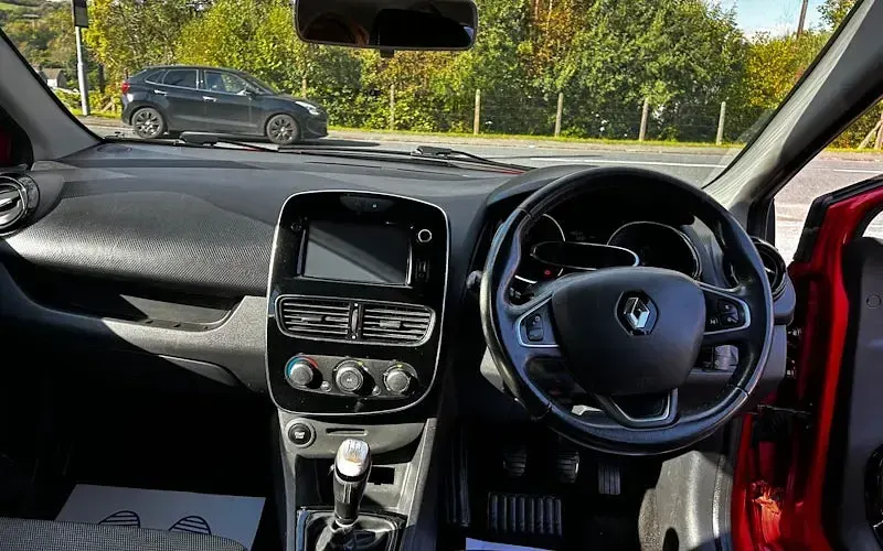 Used Renault Clio Dynamique 90 HP (66 kW) 2018 Hatchback