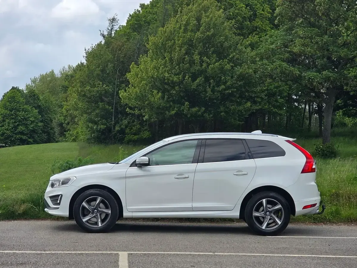 Used Volvo XC60 R-Design 2015 White SUV
