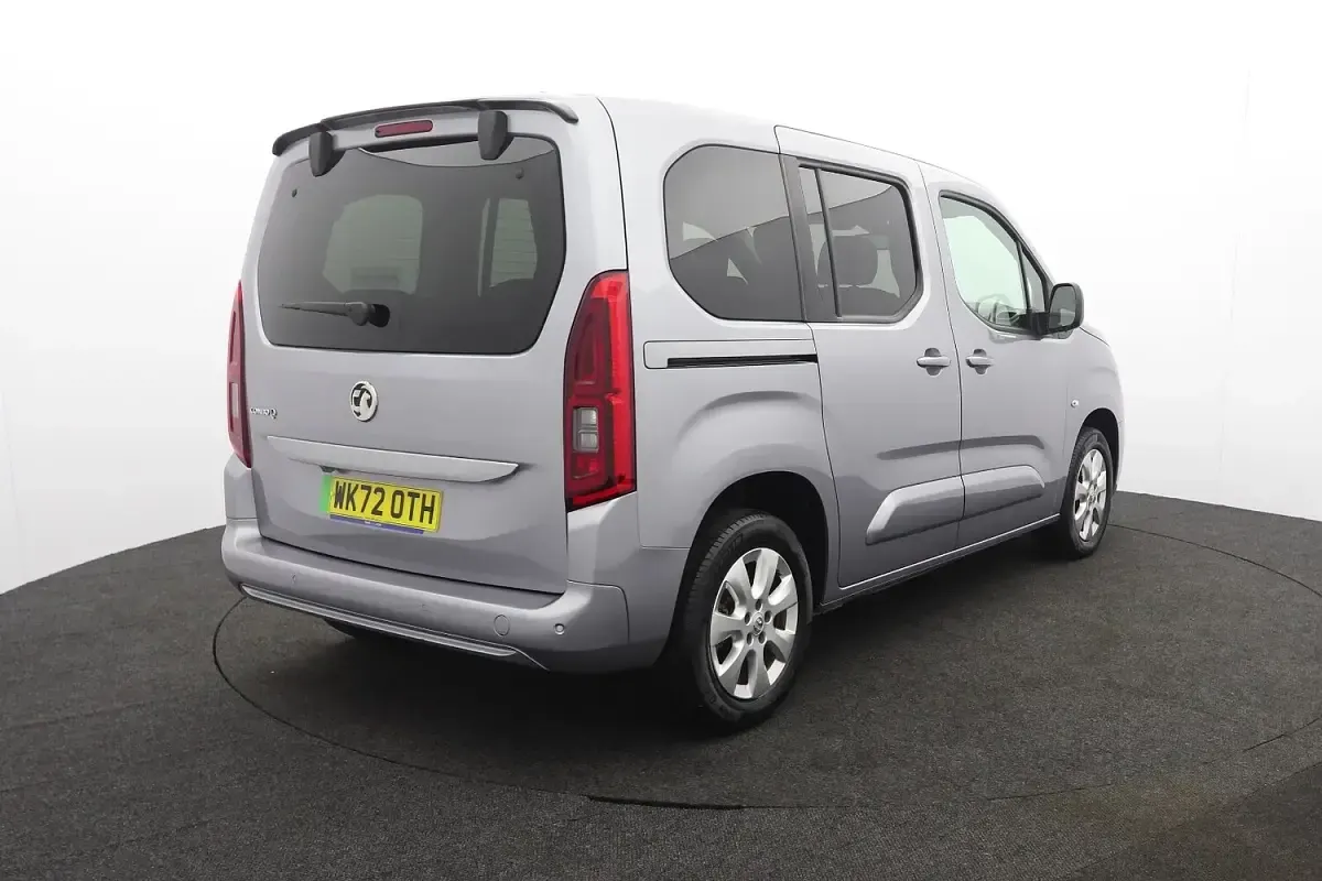 Used Vauxhall Combo 100 kW (136 HP) 2022 Grey MPV