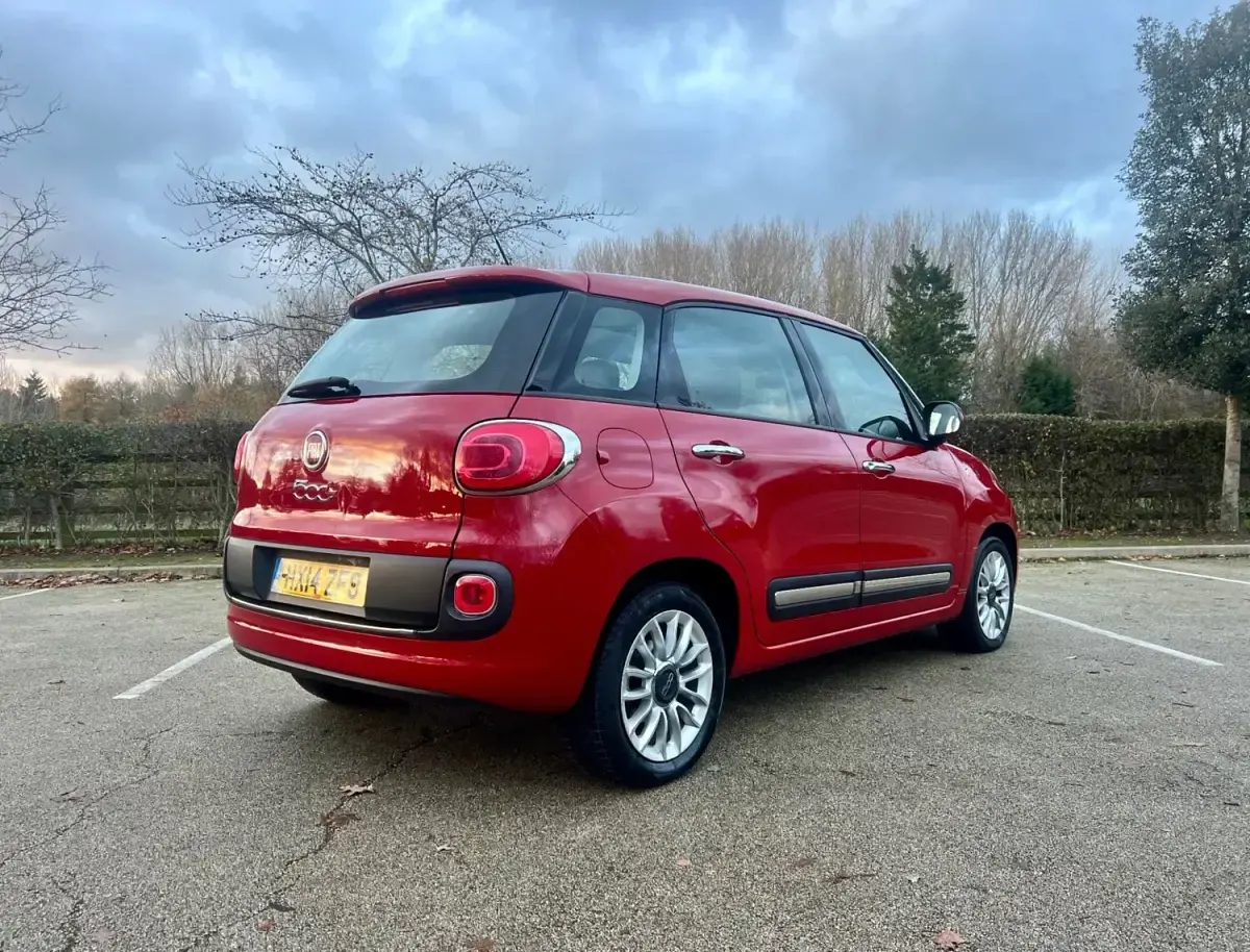 Usado Fiat 500L Lounge 105 HP (77 kW) 2014 Vermelho Monovolume