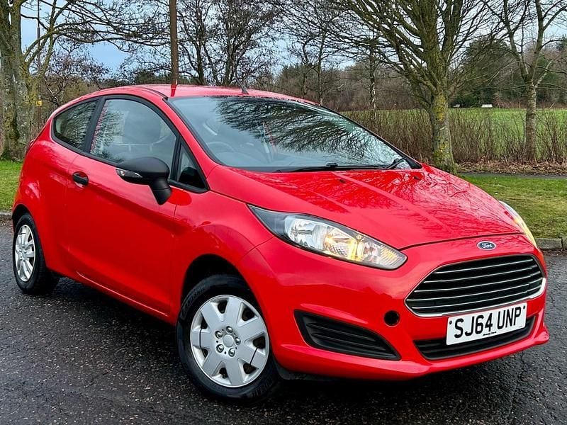 Used Ford Fiesta Studio 80 HP (58 kW) 2014 Red Hatchback