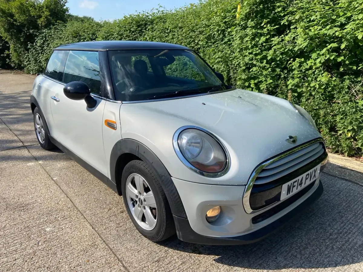 Begagnad Mini Cooper Hatch 2014 Silver Halvkombi