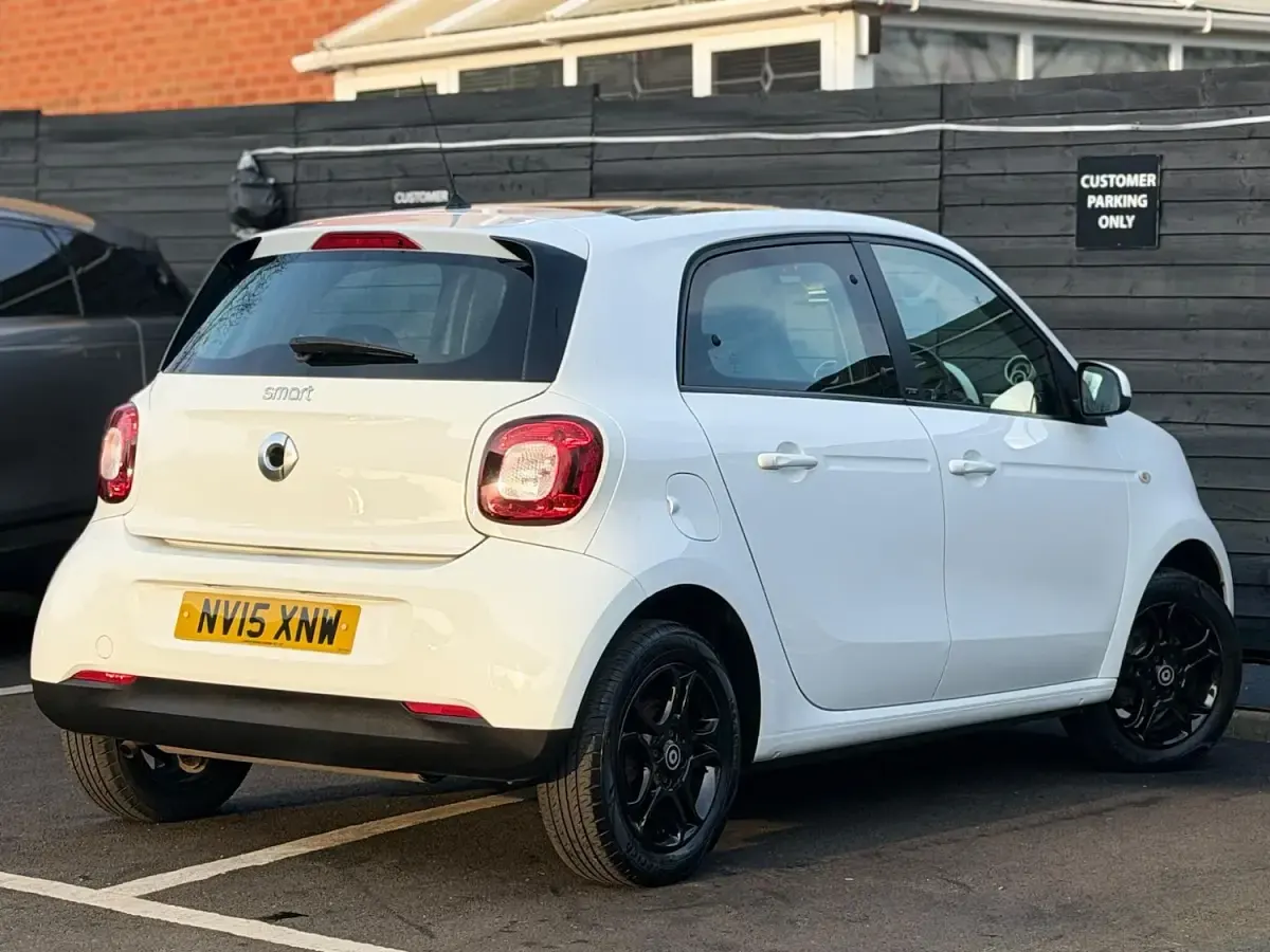 Used Smart ForFour Prime 71 HP (52 kW) 2015 White Hatchback