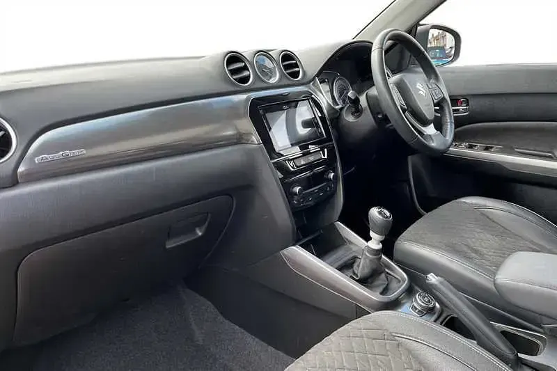 Used Suzuki Vitara SZ5 129 HP (94 kW) 2022 Solar yellow / cosmic black SUV