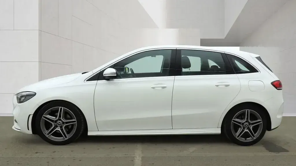 Used Mercedes B180 AMG line 136 HP (100 kW) 2019 White MPV