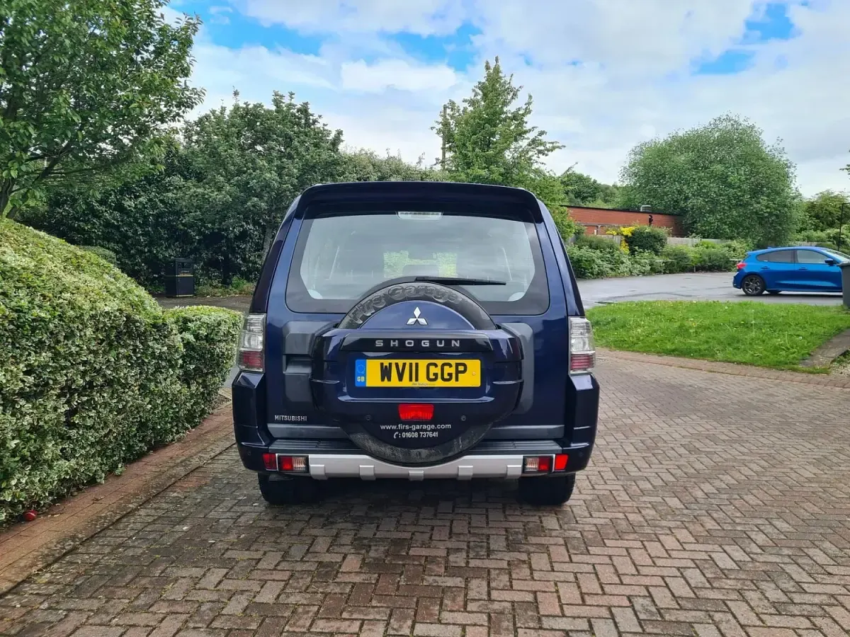 Used Mitsubishi Shogun Elegance 197 HP (144 kW) 2011 Blue SUV