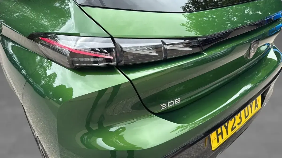 Used Peugeot 308 GT 129 HP (94 kW) 2023 Green Hatchback