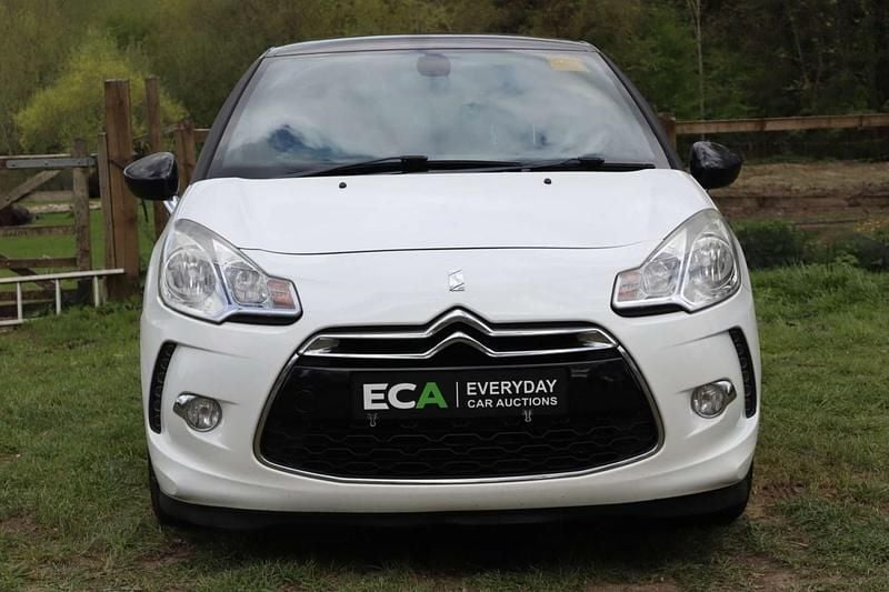Begagnad Citroën DS3 110 HK (80 kW) 2013 Vit Halvkombi