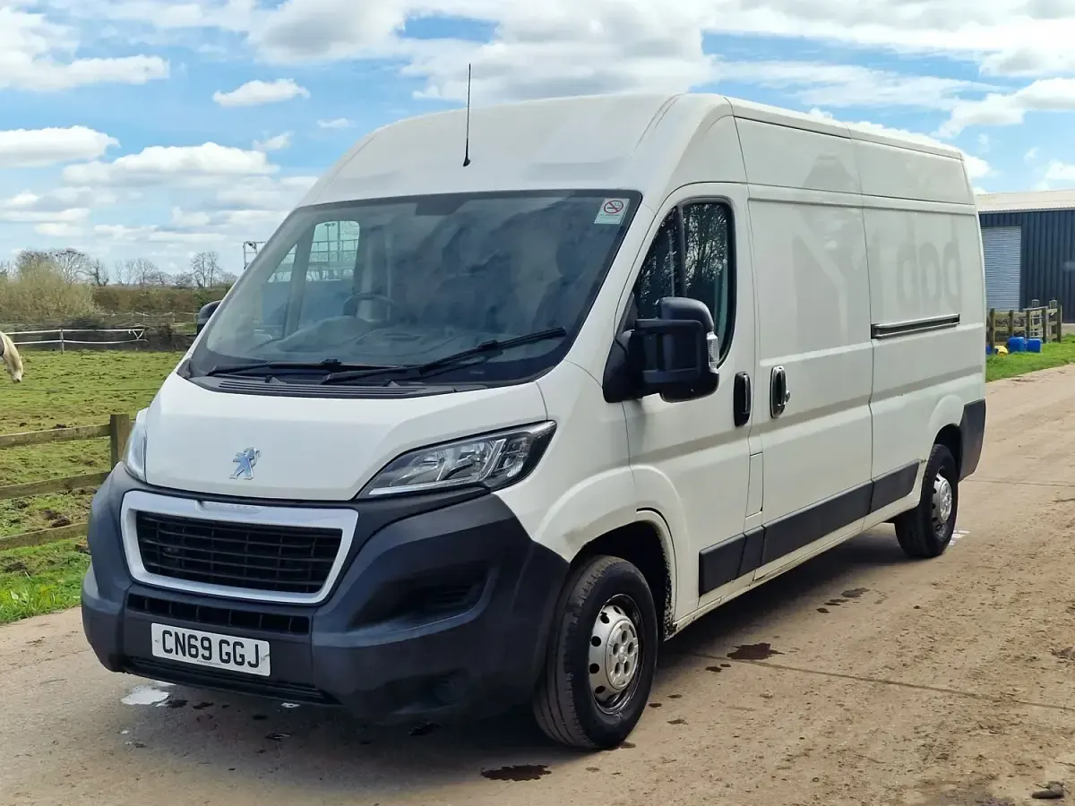 Second-hand Peugeot Boxer 140 CP (102 kW) 2019 Alb Van
