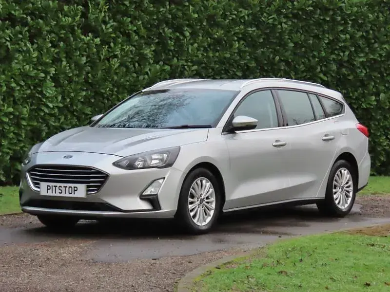 Used Ford Focus Titanium 120 HP (88 kW) 2019 Silver Estate