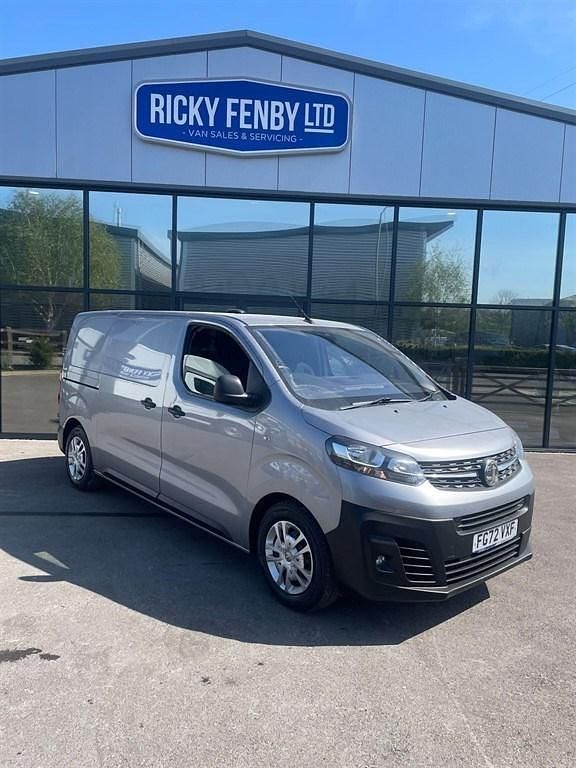 Usado Vauxhall Vivaro 120 HP (88 kW) 2022 Cinzento Monovolume
